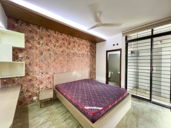 1900 SFT Semi-Furnished Apartment for Rent in Bashundhara R/A