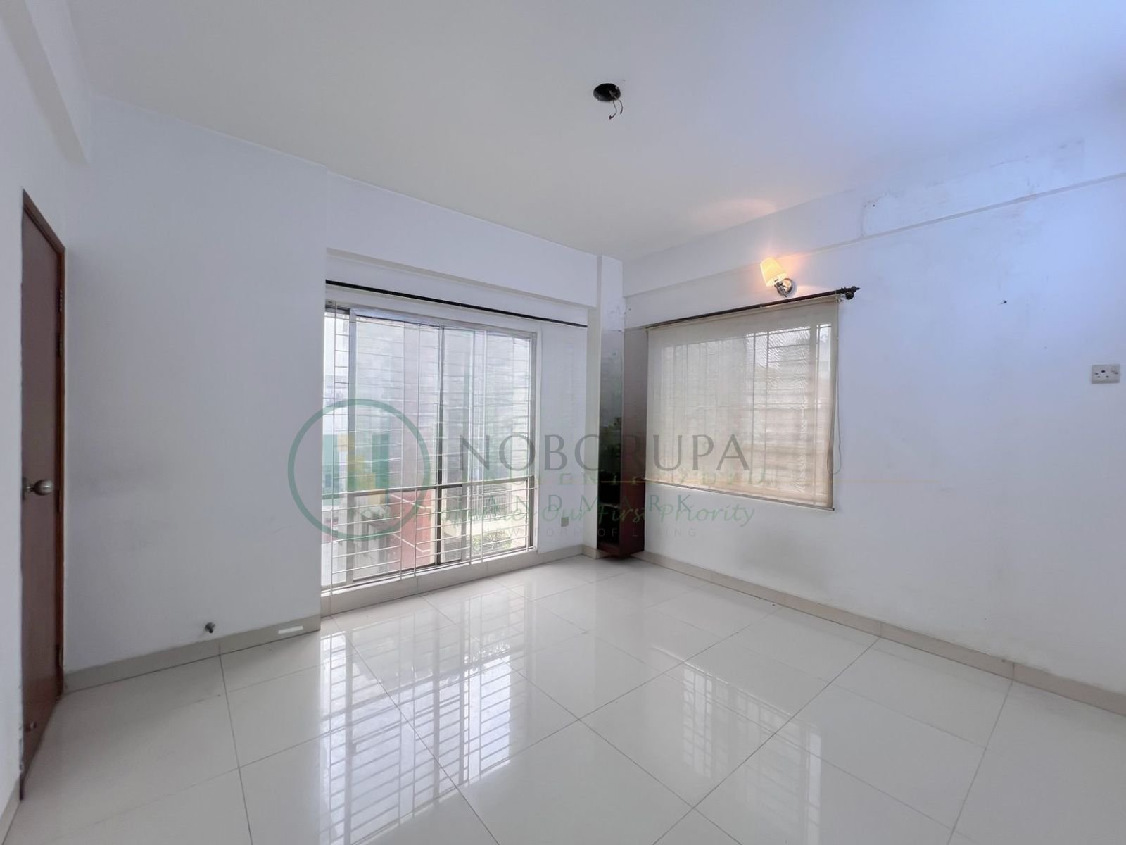 5 2200 sft used flat for sale in Bashundhara | Notun Thikana