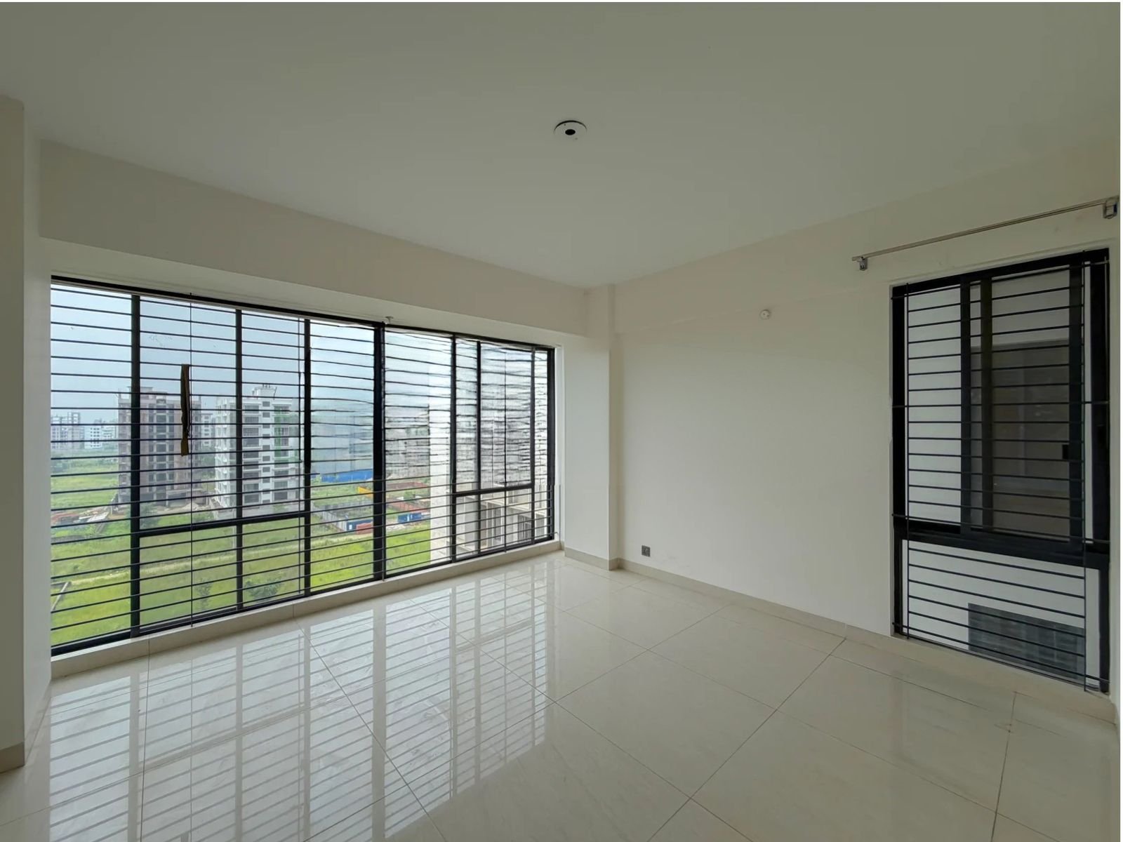 5 Luxury 2215 Sqft South Facing Apartment for Rent in Bashundhara R/A